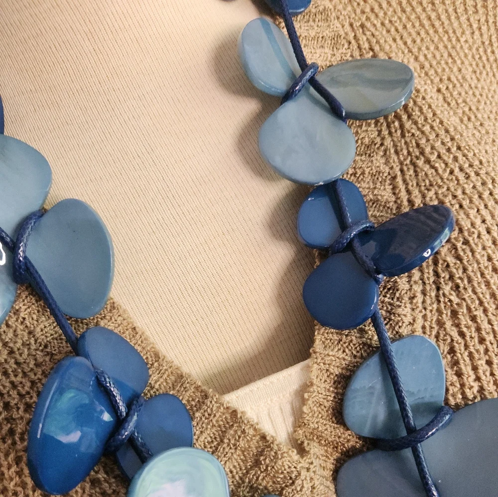 🌊Blue Acrylic Free Form necklace -Metal Free💙 - Picture 7 of 16